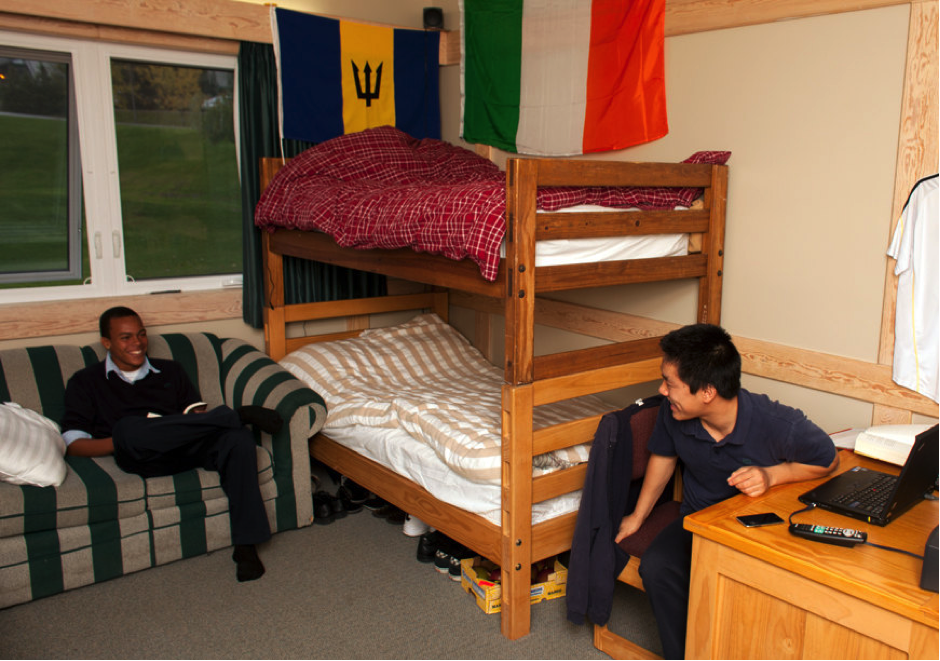 LCS students learn that great roommate relationships come from keeping dorms organized